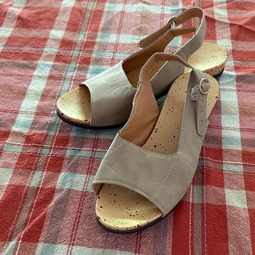 Elegant Beige Women's Sandals